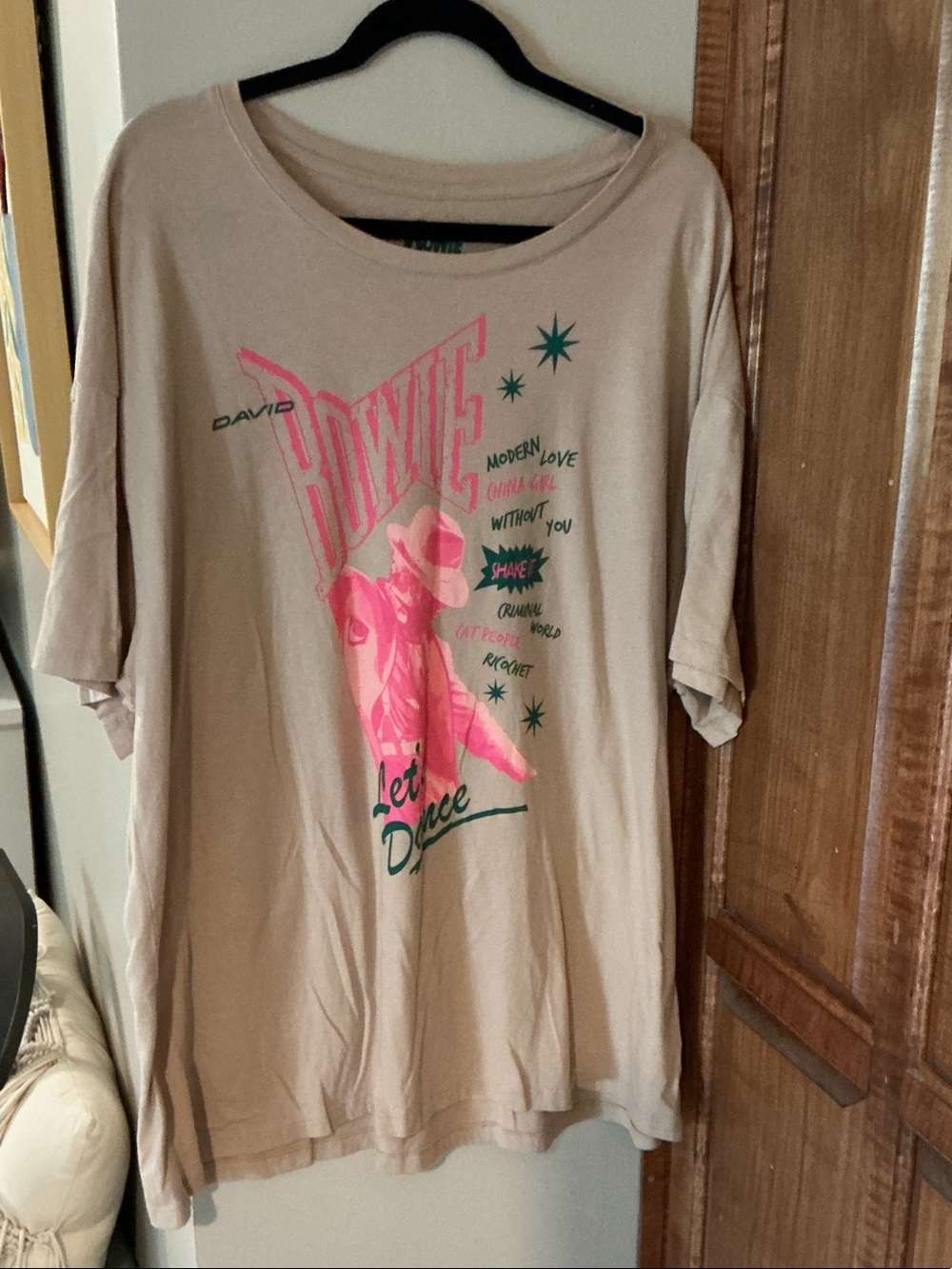 David Bowie Let’s Dance Beige Graphic Tee with Pink & Green Print Sz XXL EUC